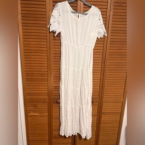 Elegant White Lace Sleeve Maxi Dress size large